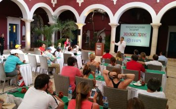 Reconocen líderes de IAAPA visión turística de Miguel Quintana Pali