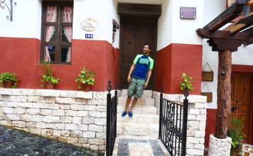 Jason Silva, conductor de “Juegos Mentales”, visita Xenses en Cancún, Riviera Maya, México.