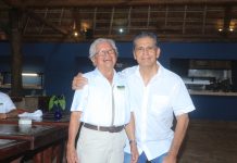 Reconoce Miguel Quintana a Don Elwin Avilez, el Famoso Viejito Sonriente de Xcaret
