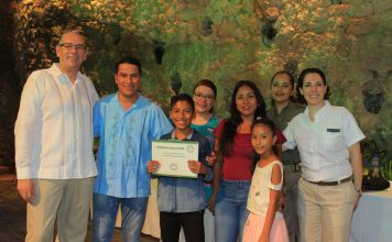 Entregan Becas para Hijos de Colaboradores de Experiencias Xcaret