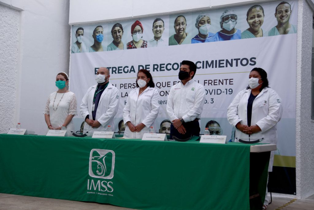 GRUPO XCARET RECONOCE A PERSONAL DE SALUD DEL IMSS EN QUINTANA ROO