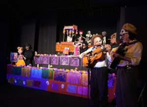 Titiriteando con Marionetas de la Esquina y Fundación Truperías