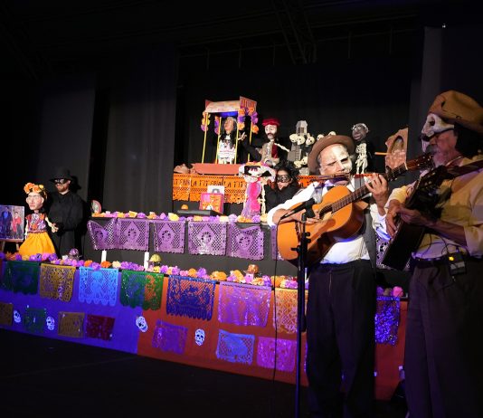 Titiriteando con Marionetas de la Esquina y Fundación Truperías